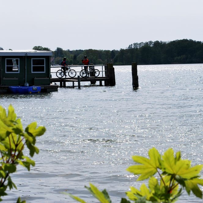 Hausboot am Wasserwanderrastplatz