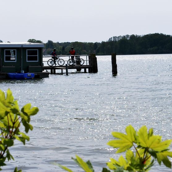 Hausboot am Wasserwanderrastplatz